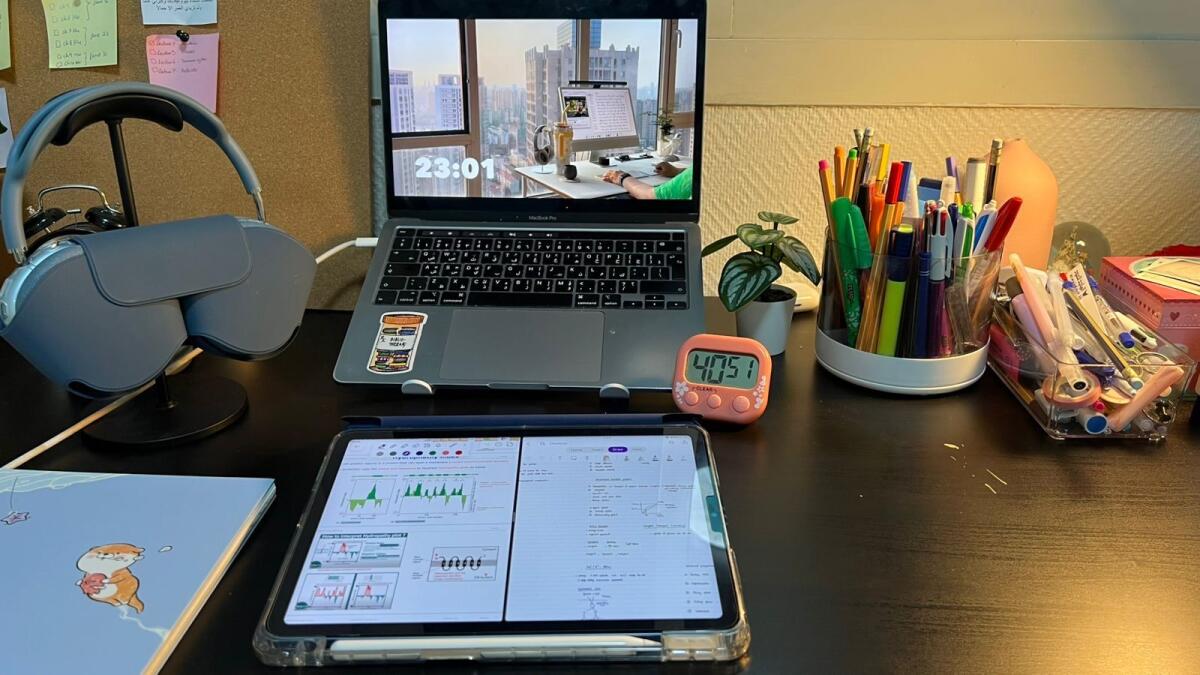 UAE：流行的“与我一起学习”视频帮助学生学习；专家警告潜在风险