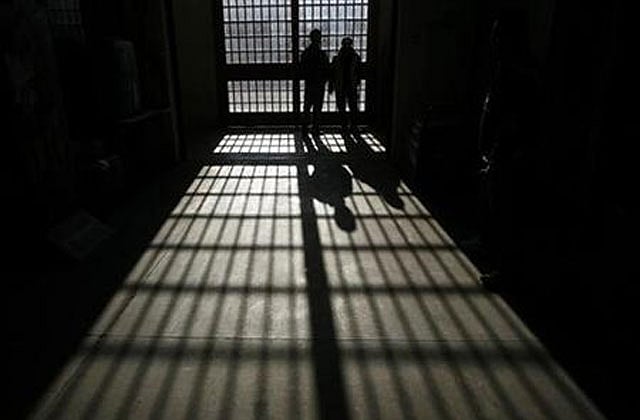 阿联酋拉希德港男子及其妻子因栽赃商业伙伴而被判入狱