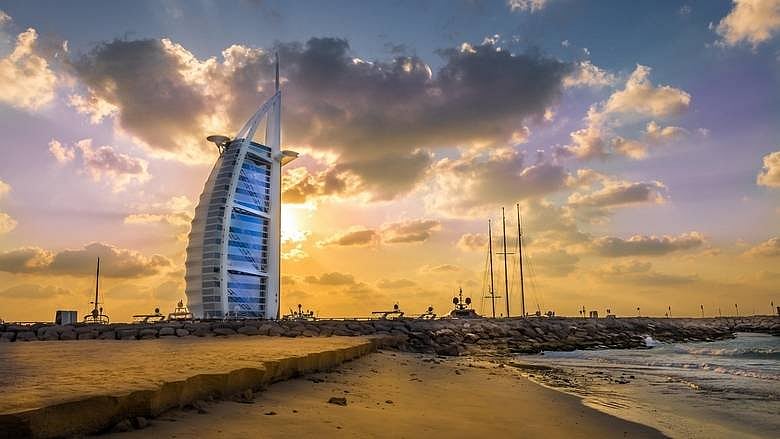 UAE 明天天气预报：气温将下降；预计将有尘土飞扬、部分多云的天气条件