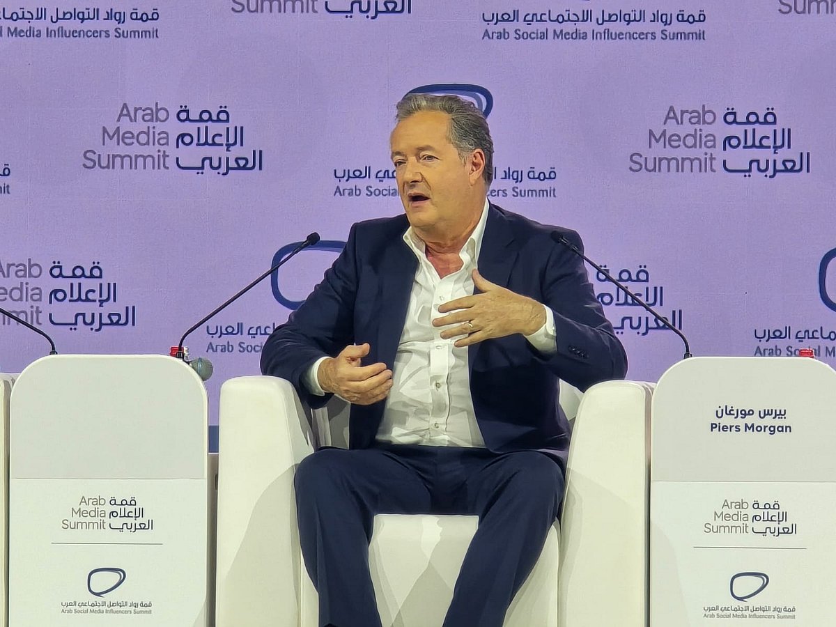 HTML

    TV host Piers Morgan asks Israel PM to let journalists into Gaza
 

翻译：

    电视主持人皮尔斯·摩根要求以色列总理允许记者进入加沙