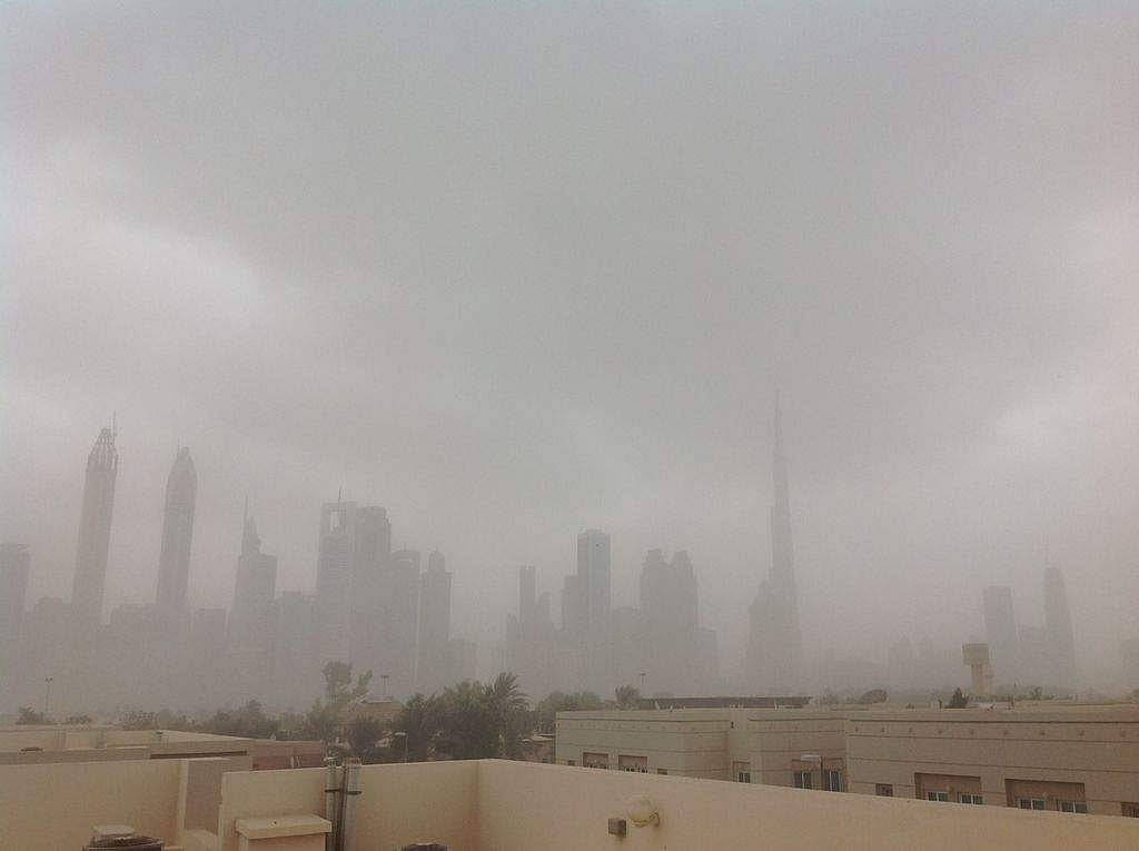 UAE明天天气预报：预计将有尘土飞扬，风力强劲