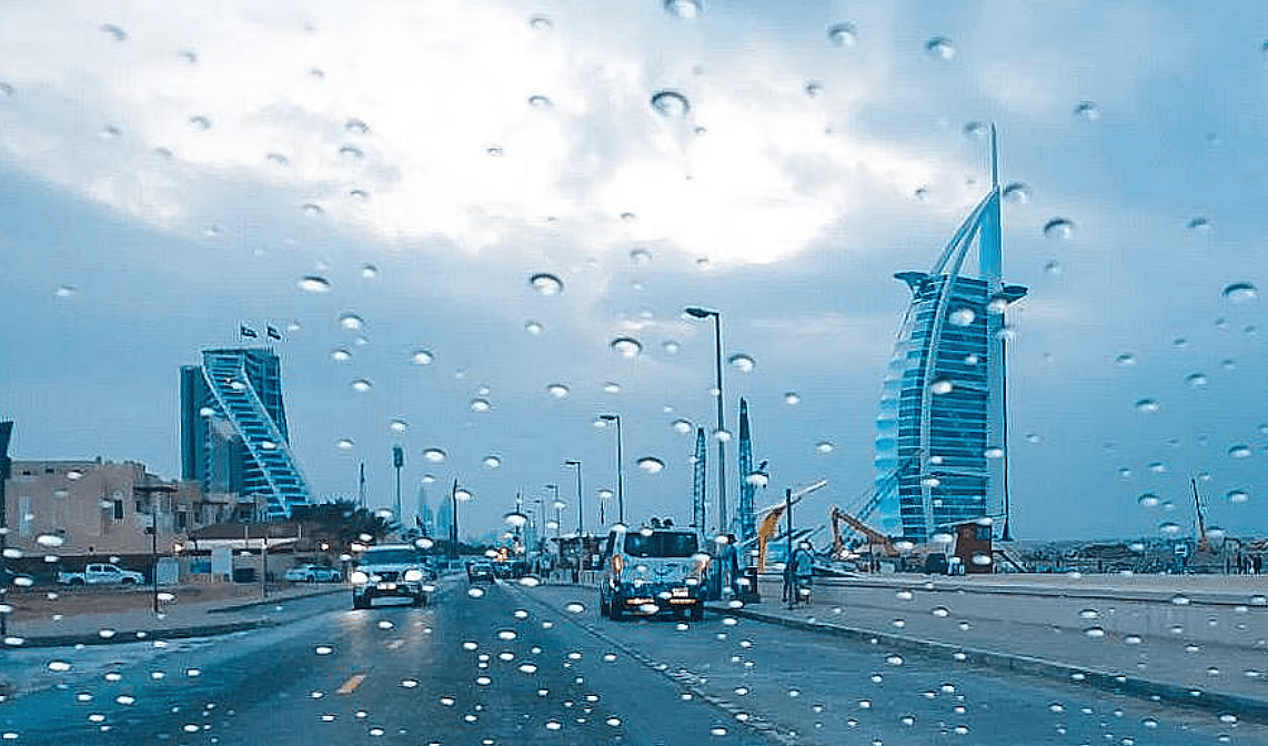 UAE明天天气预报：部分地区有降雨；天空可能晴朗至局部多云