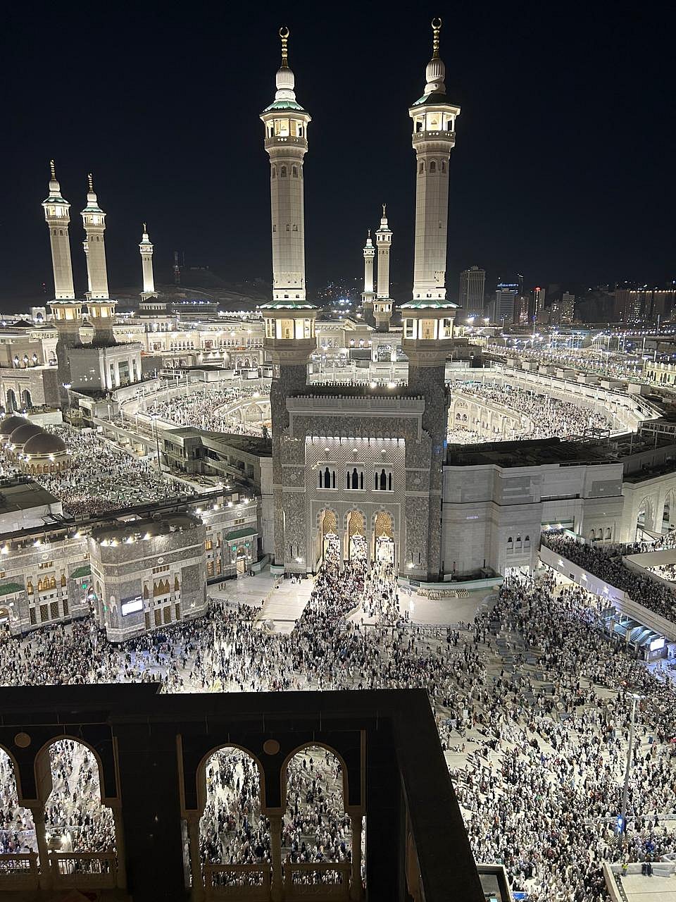 我感到轻松了许多：阿联酋朝圣者表示剃头是为了“摒弃傲慢”：UAE pilgrims on Hajj say shaving head is about \’shedding arrogance\’