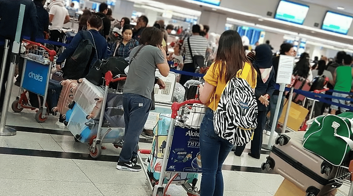 伊朗人在冲突期间因滞留罚款被豁免后表达感激之情