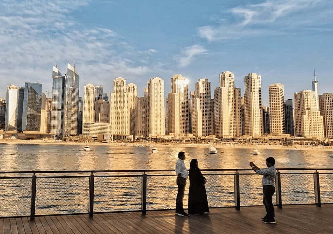 UAE明天天气预报：气温将下降；发布黄色警报，海况恶劣