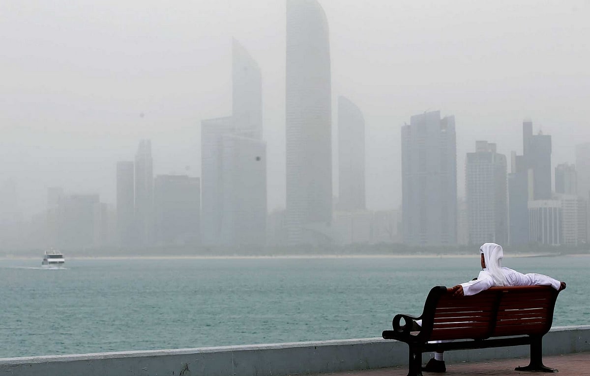 UAE天气明天：白天有灰尘，局部多云；夜间湿度较高