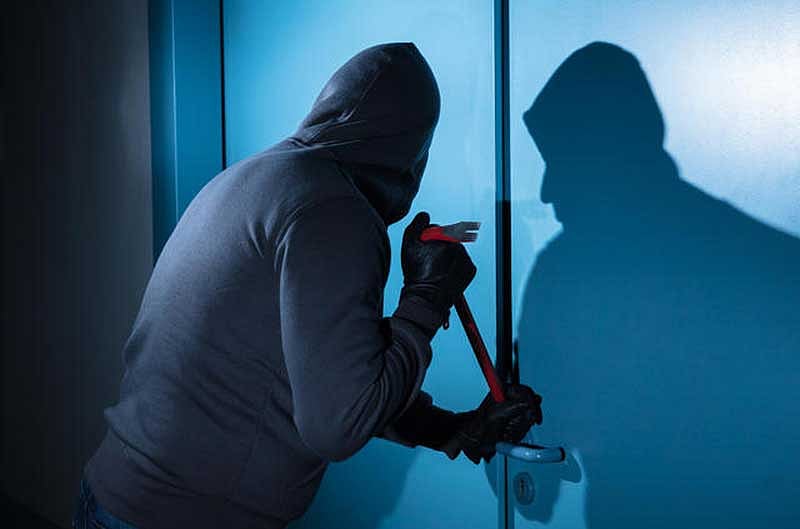 Dubai: 6 Asian expats jailed, to be deported for stealing 496 phones worth over Dh500,000