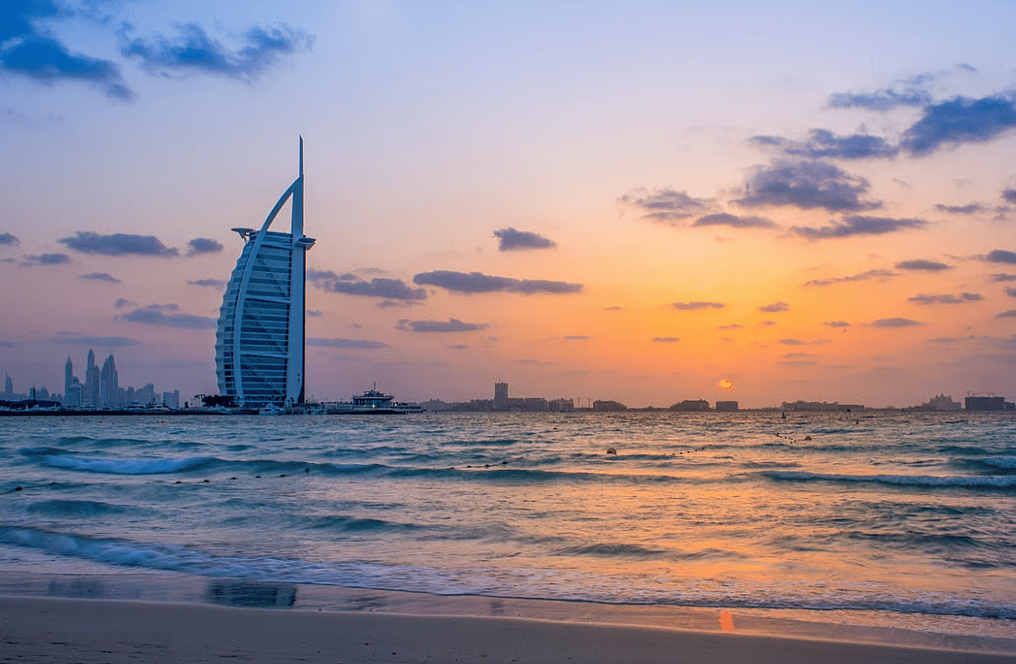 UAE明天天气预报：潮湿天气，局部多云