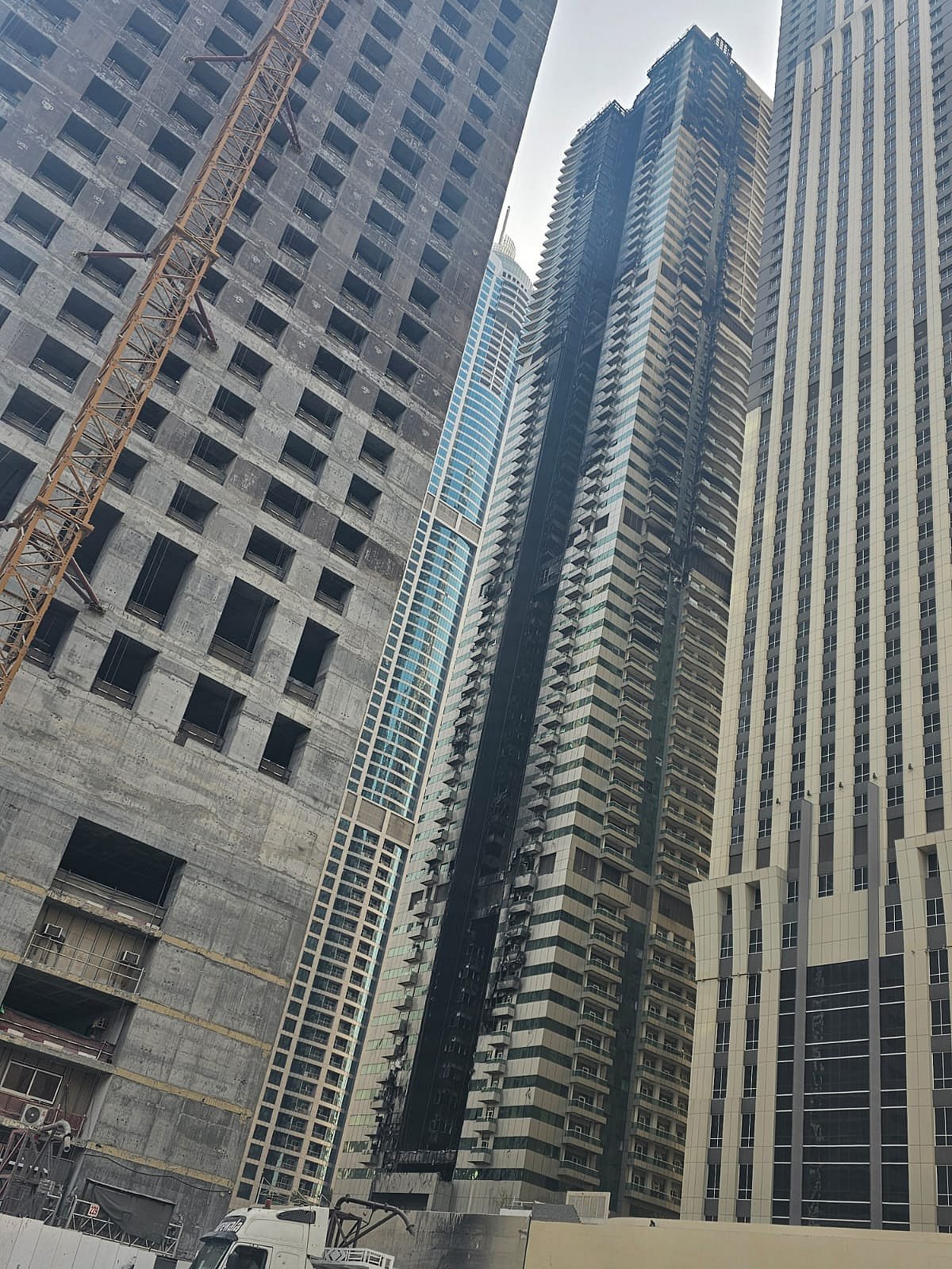 迪拜码头火灾：一些租户在火灾一个月后仍苦寻新居